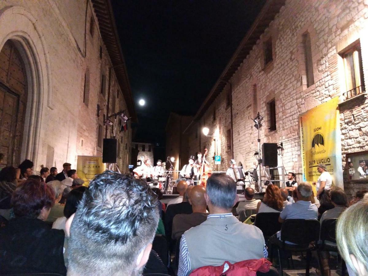 Il Risveglio Dei Sensi Vila Fossato di Vico Exterior foto